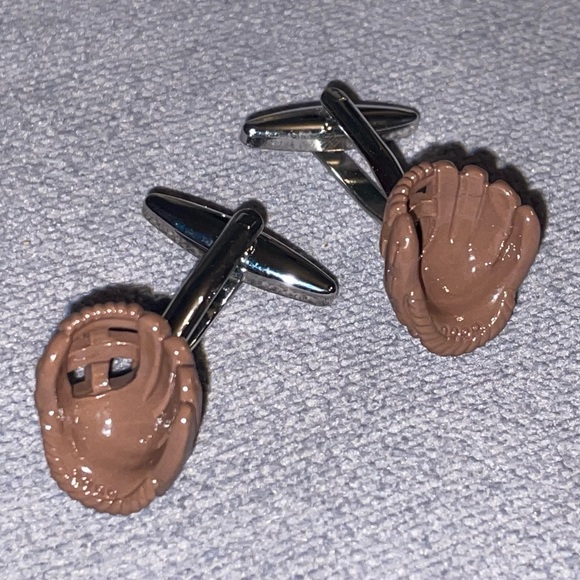 BASEBALL GLOVE CUFF LINKS - Picture 2 of 2